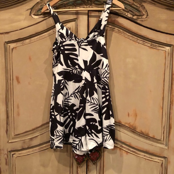 NWOT Black & White Short Romper Maui Satin Medium - Picture 6 of 12